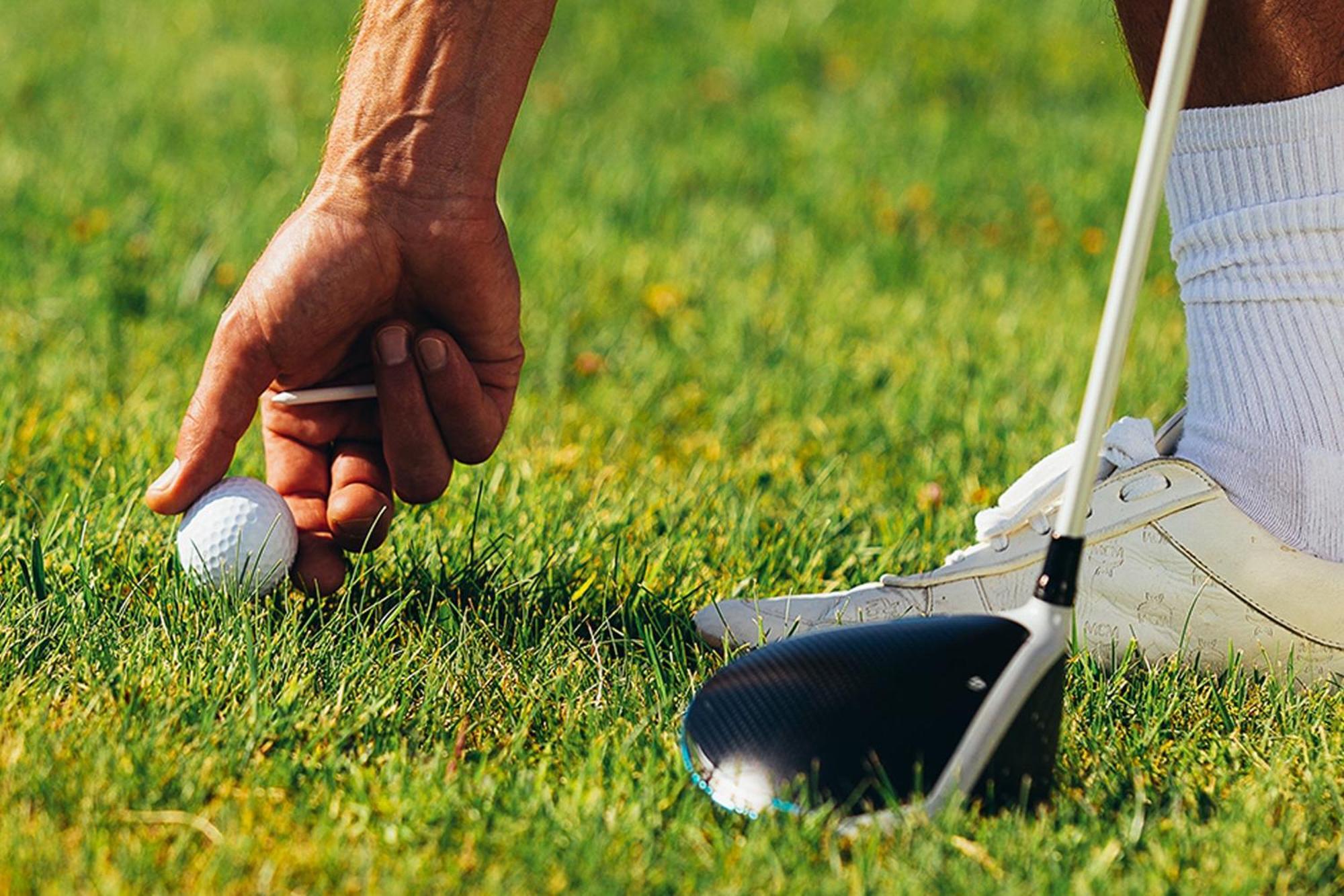 Domes Lake Algarve, Autograph Collection Vilamoura Exteriér fotografie A player placing a ball