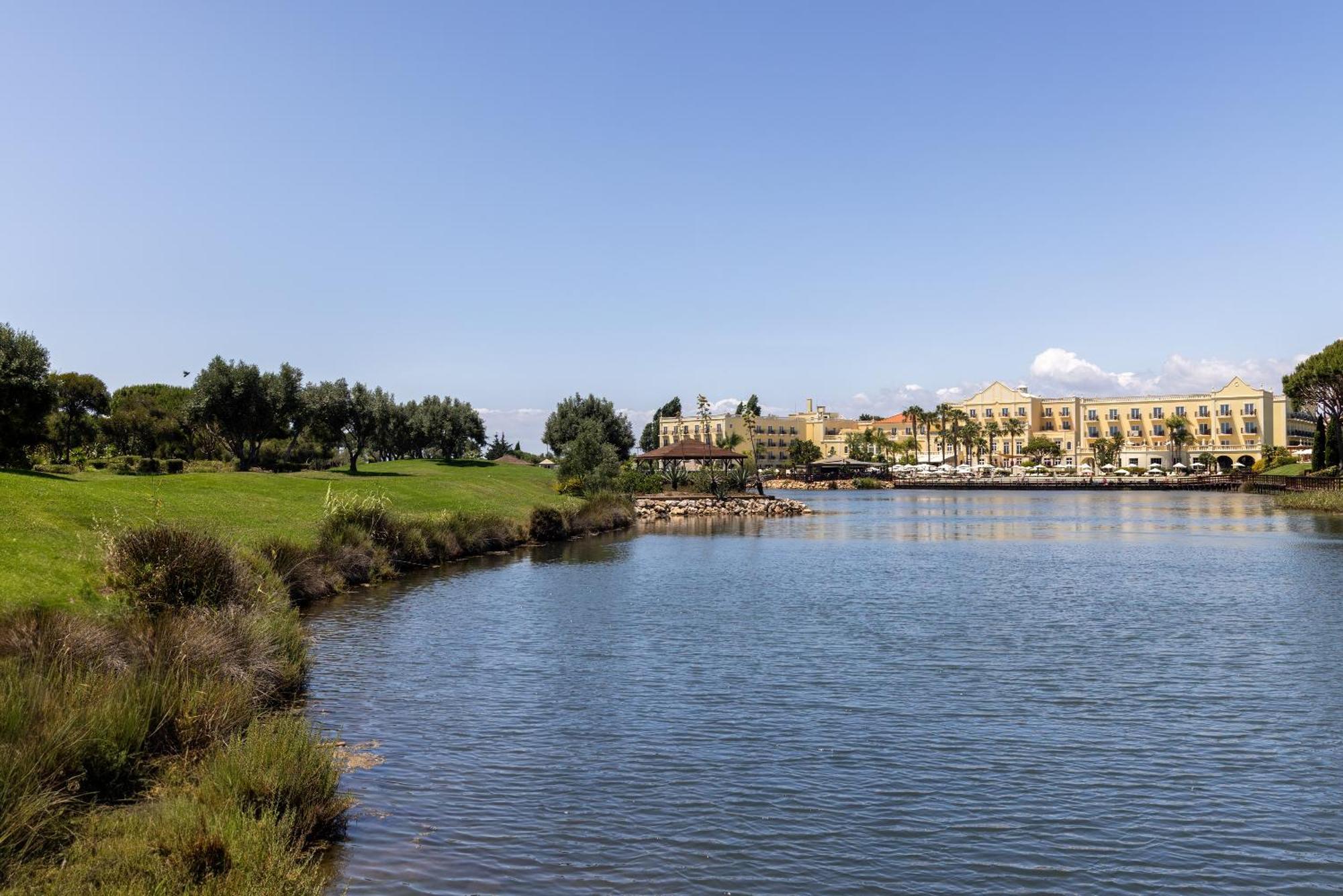 Domes Lake Algarve, Autograph Collection Vilamoura Exteriér fotografie View of the lagoon
